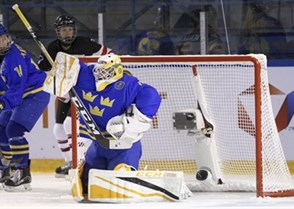 DMITROV, RUSSIA - JANUARY 7: Sweden's Miranda Dahlgren #1 looks on as Canada's Julia Gosling #21 (not shown) shot goes in for a goal to make it 2-0 Canada  during preliminary round action at the 2018 IIHF Ice Hockey U18 Women's World Championship. (Photo by Francois Laplante/HHOF-IIHF Images)

